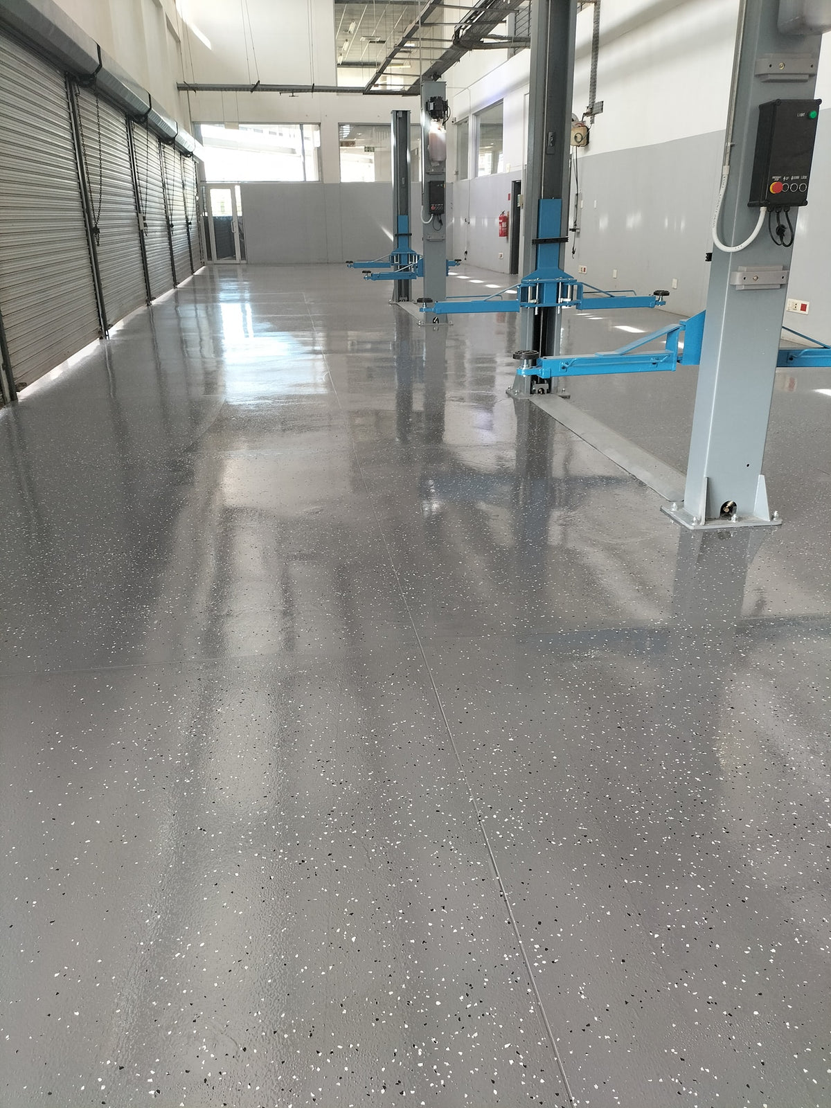 HEAVY-DUTY WORKSHOP FLOORING SYSTEM