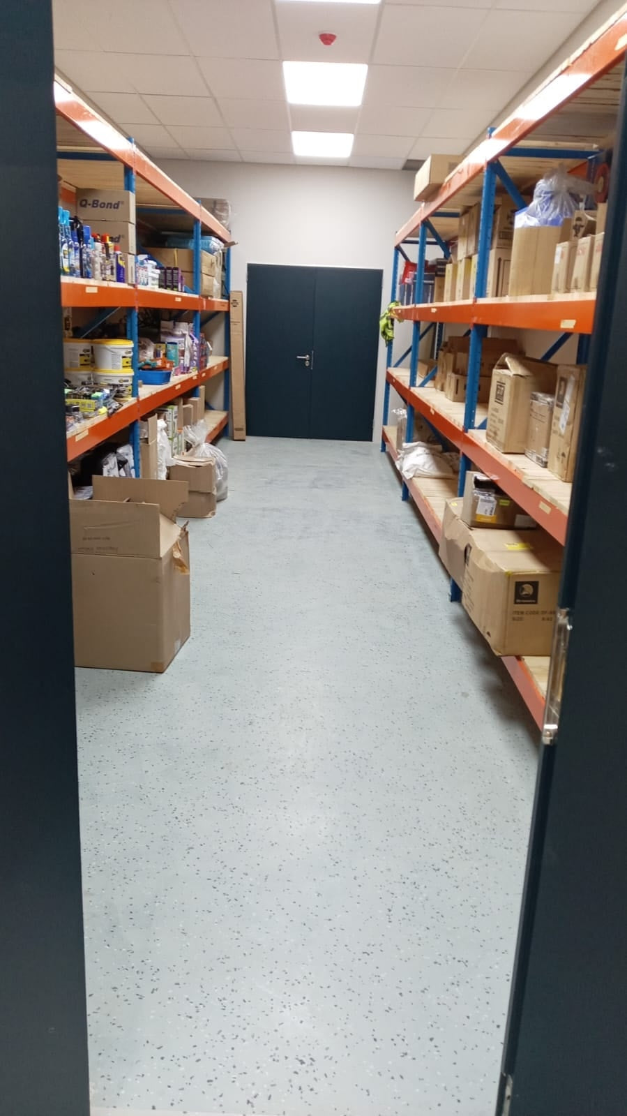Retail Epoxy Flake Flooring System