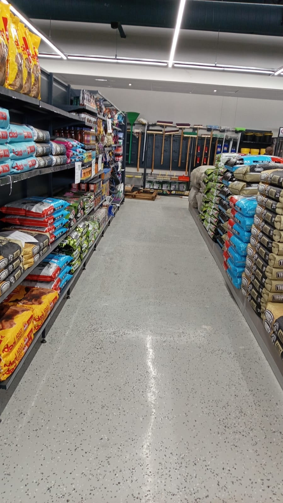 Retail Epoxy Flake Flooring System