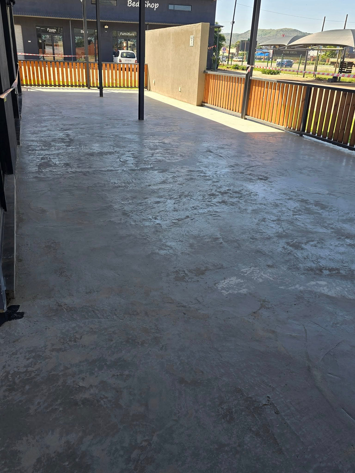 DECORATIVE FLAKE FLOORING INSTALLATION